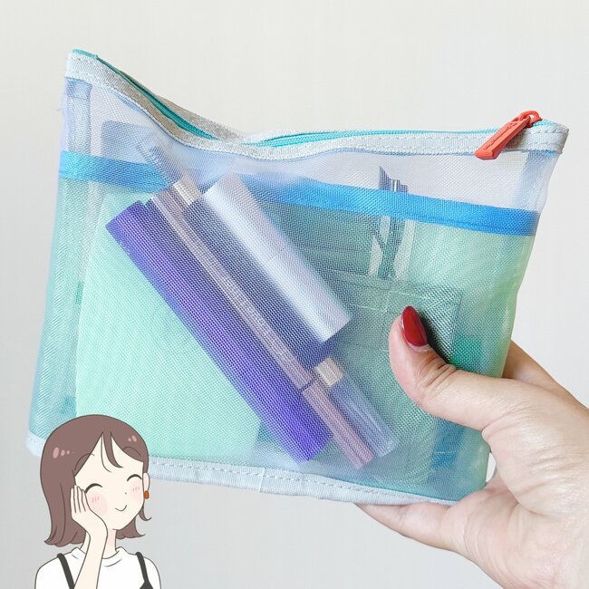 お薬手帳や診察券、処方薬がまるっと入る…!ファミマ×コクヨの“かさばらないポーチ”通院グッズ入れにちょうどいい!「カラフルで可愛い」「すごく便利だ」「あまりのかわいさに衝動買い」
