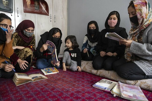 タリバンに抵抗　アフガン女子教育の火を絶やさず