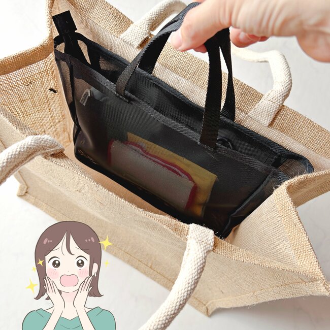 「濡れてもすぐ乾く」「汚れが目立たない」無印良品の“風通しのいいポーチ”ポケット豊富で優秀すぎる！「追加で購入予定です」