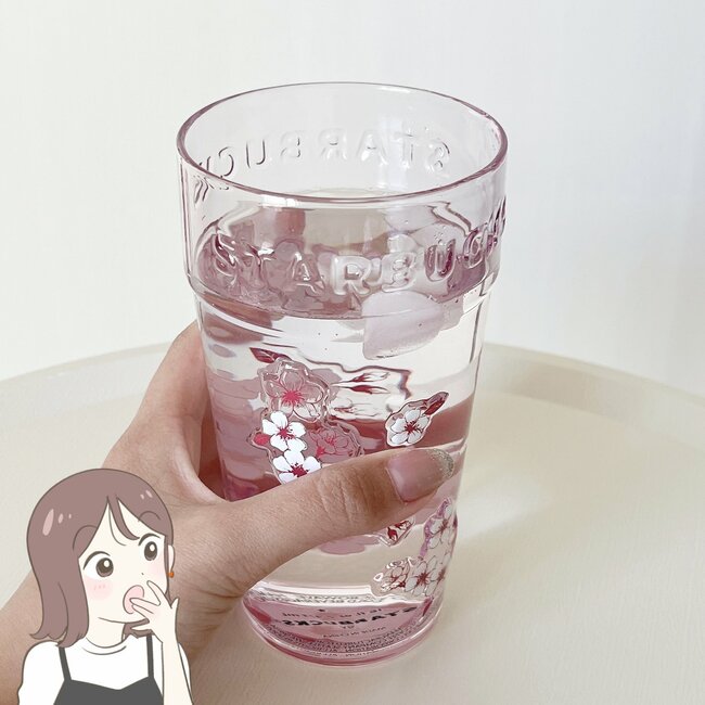 「何とも言えない可愛さ」「ツボすぎて大優勝」スタバの“美しすぎるタンブラー”透明感たっぷりでキレイ！「棚にはラス1でしたが、奥にもありました」