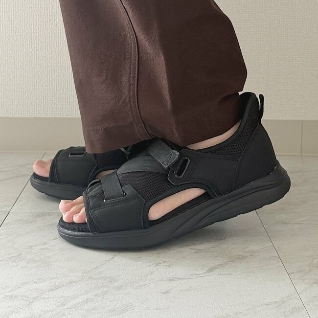 【しまむら】スニーカーとサンダルのいいとこ取り！立ったままスポッと履ける「楽ちんシューズ」長時間歩いても疲れにくくて優秀！《購入レビュー》