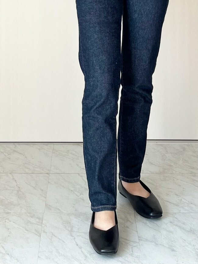 「何回もリピート中」無印良品の“2990円パンツ”がデニムなのに動きやすい！「体型カバーができる」「太ももが綺麗に収まります」