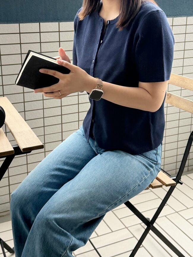 「色違いも購入予定」ユニクロの“着回しカーディガン”毎日着たいくらいお気に入り！「これからの季節にピッタリ」「サイズ感と形が上品」