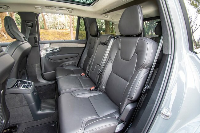 ボルボXC90 ウルトラT8 AWD PHEV2列目シート