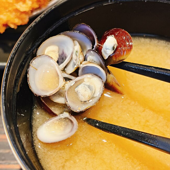 「みそ汁3杯いきました!」とんかつ和幸の“おかわりし放題ランチ”キャベツ・みそ汁・ご飯が好きなだけ食べられて幸せ!「値段バグってて好き」「美味すぎて涙出た」《実食レビュー》