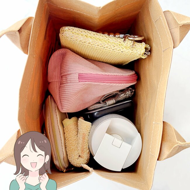 「めちゃくちゃ可愛いです！」スターバックスの“紙袋みたいなバッグ”デザインが好きすぎる！「欲しかったアイテム」「毎日愛用しています」