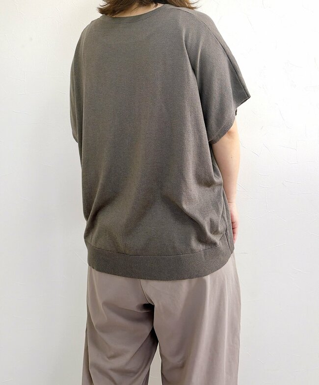 無印良品さん、ありがとう!着るだけで“細見えするアイテム”に感動…!「体型を拾わないので中年にはありがたい」「太っている私ですが着痩せして見えます」《購入レビュー》