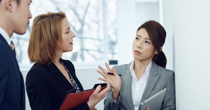 【クイズ】英語で仕事を断るとき、何と言えばいい?