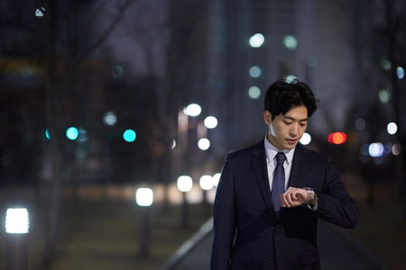 働き方改革で残業が減っても、早く家に帰れないフラリーマンが増えています。