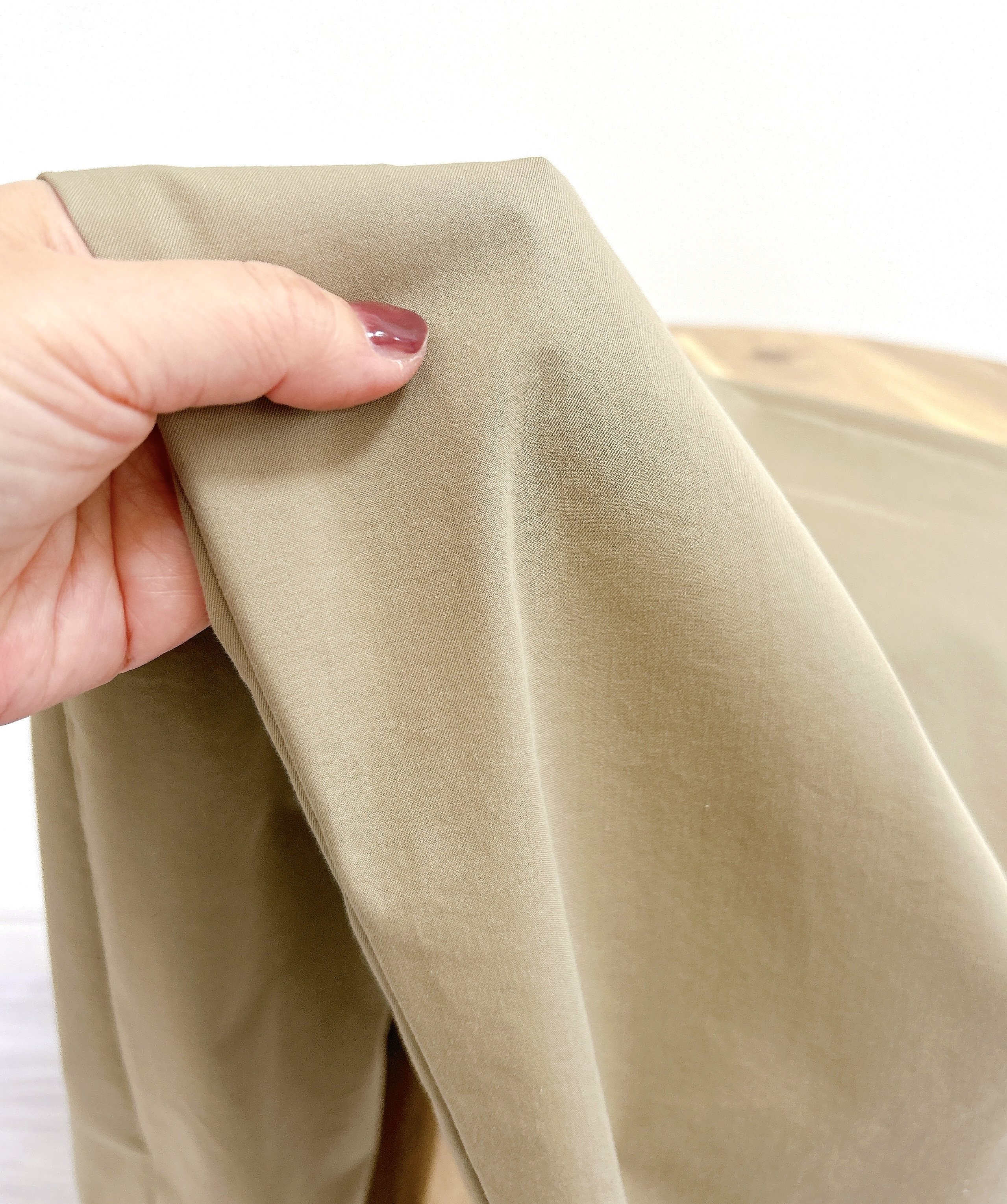 「お腹周りがスッキリ」「全色買う予定です」無印良品の“楽ちんパンツ”どこから見ても美シルエット…！「最高に理想的なパンツ！」