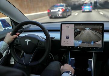 テスラ初の黒字化、FBとアップル売上高は過去最高