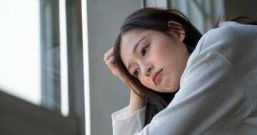 考えることをやめた瞬間に「幸せ」が始まる!?苦しみの根本原因を手放す方法とは【ライフコーチが解説】