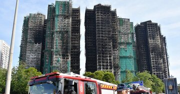 香港高層マンション火災後にビラ配り…卒業目前の24歳に香港トップ大学が下した“不可解な決定”