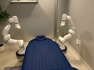 AIロボットのマッサージ、人間と比べてみた