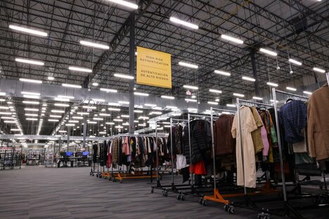 そのルイ・ヴィトンは本物？　見極める「AI導入倉庫」