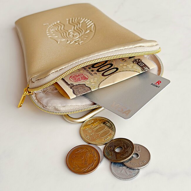 「かわいすぎて悶絶～！」スタバの“きらきらポーチ”ドリンク券付きでお得感すごい！「久々に発売日並んだ」「スタバのポーチ良すぎる！」