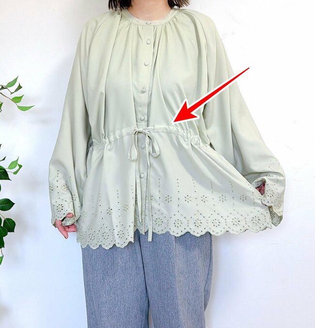 「まさかワークマンでこんな可愛いブラウスに出会えるとは！」1780円の“華やかトップス”ふんわりしたシルエットが素敵！「とても可愛いデザインで気に入りました」「サラッとしていて着心地よいです」