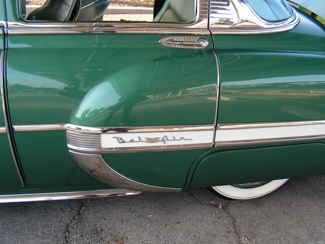 「車高が地面につくほど低い！」「ピカピカに光ってる…」LAの街で見た、古き良きアメ車マニアたちの“レジェンド級”なこだわり