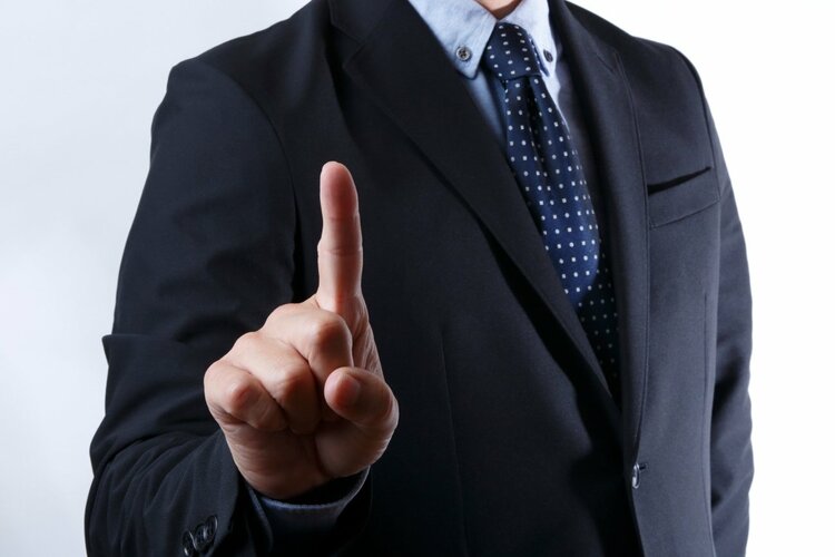 厳しい指摘をするとき、「感じのいい人」はメールの最後に何を書く?