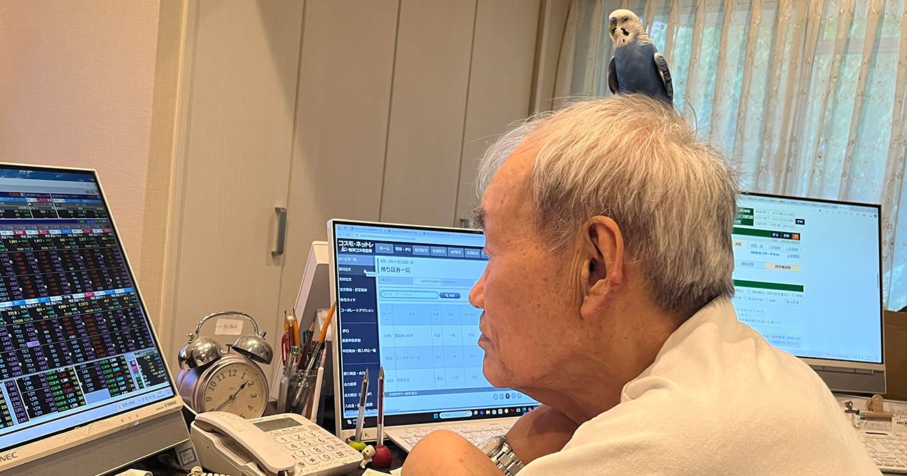 【株で資産24億円】「そりゃメンタル強いわけだ」…凄腕トレーダーが頭の上にのせる“強制リセット装置”