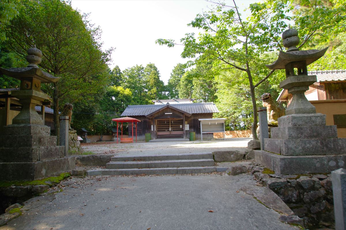 登山中にピラミッドが突如出現！岡山「石積みの遺構」は、奈良時代の “超有名人” を埋めた墓のルーツだった？