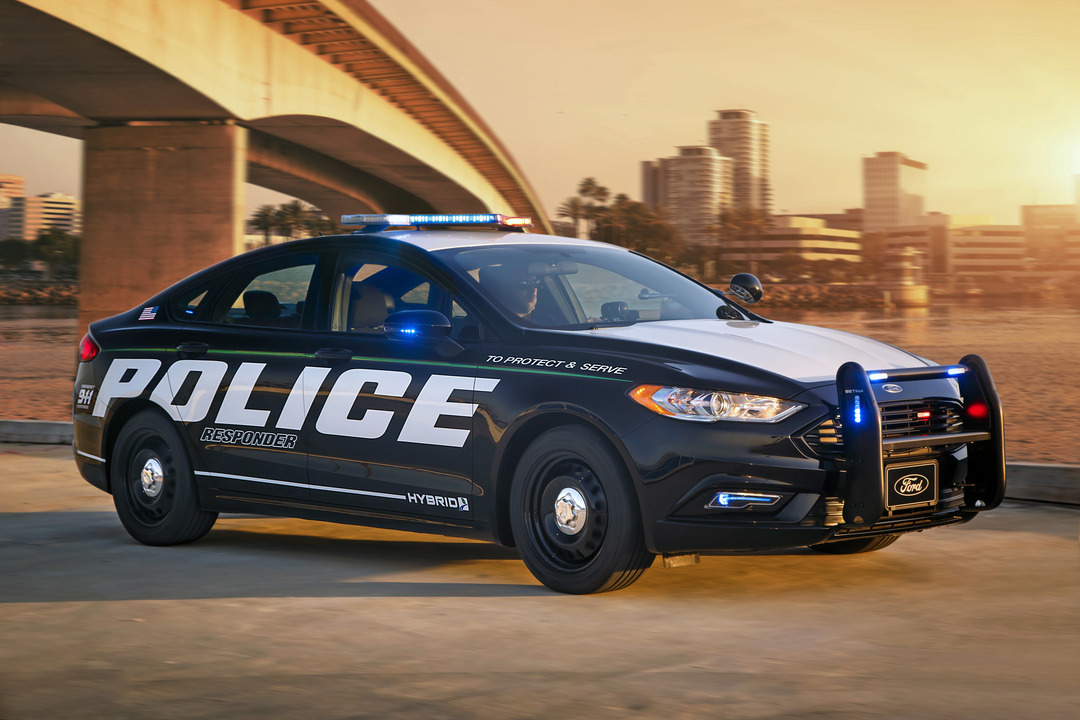 フォード「省燃費パトカー」は予算難の米国警察を救うか?