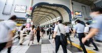 日本企業の営業利益4割増も給与増は2%台、「史上最高益決算」を喜べない理由