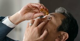 まぶたが垂れ下がる「眼瞼下垂」に使える点眼薬が登場、手術をする前の選択肢に