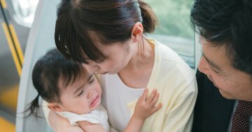 電車で「子連れの母親」に絡む“クドクド説教おじさん”を一発で黙らせた「痛快すぎる一言」にスカッとする！