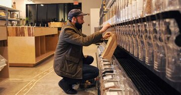 脱プラスチックにあの手この手、苦戦する大手企業