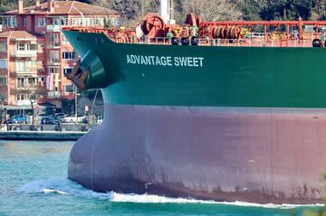 イラン、米国向け航行中の石油タンカーを拿捕