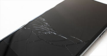 「スマホ保険」が付帯するクレジットカードやデビットカードを比較！ スマートフォンの画面割れの修理代などを補償してくれる、最もおすすめのカードとは？