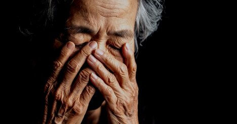 《腰の曲がった祖母の写真が壁一面に…》モンスター化した妹が支配する実家で目撃した、あまりに異常な光景