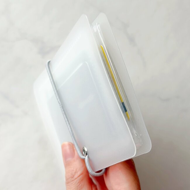 お薬が15日分入った!無印良品の“天才が考えた収納グッズ”使い道が無限大すぎる!「診察券の整理に家族分購入」「見やすいし探しやすい」