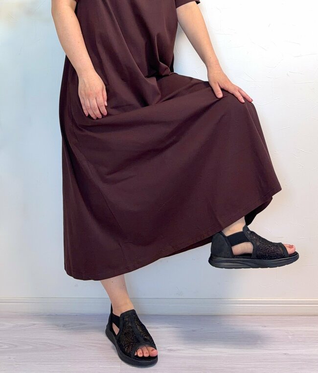 「今年も2色購入」ユニクロの“ひんやりワンピース”気温29度でも快適でした！「休みの日はコレ一択」「ゆったりしてて涼しい」