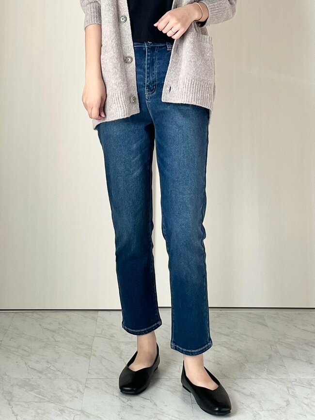 デニムなのに動きやすくて感動…!cocaの「びよーんと伸びるパンツ」シルエットが綺麗で、脚のラインがスッキリ見えるんです!