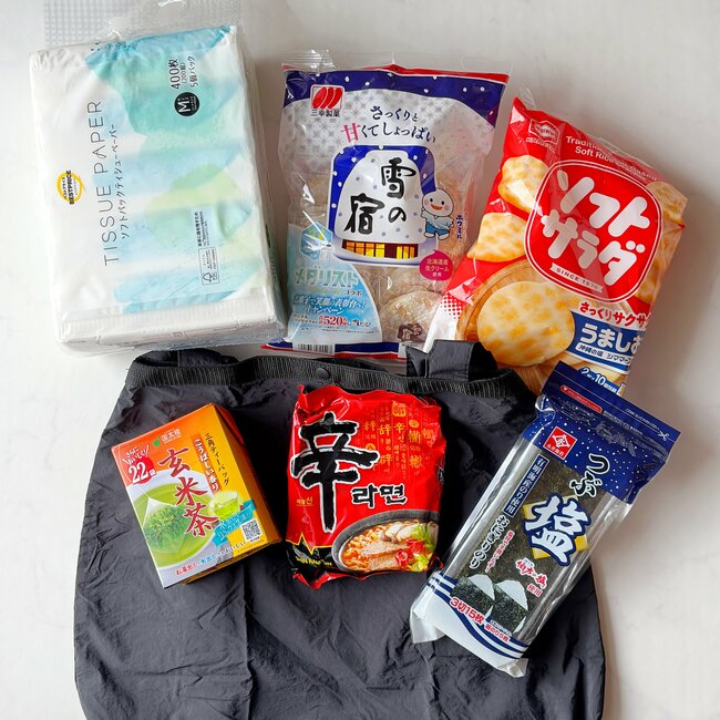 「探し回ってゲット」「自転車に便利」3COINSの“手ぶらで持てるエコバッグ”が天才すぎる！「両手がフリーになる」