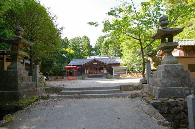 登山中にピラミッドが突如出現！岡山「石積みの遺構」は、奈良時代の “超有名人” を埋めた墓のルーツだった？