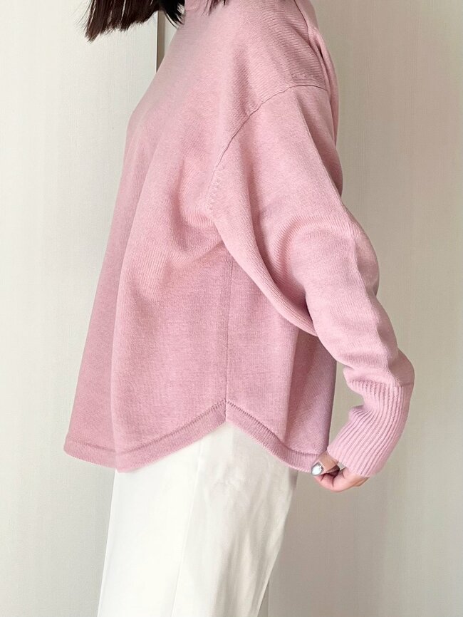 「二の腕がスッキリ見え」グローバルワークの“2200円ニット”ぽわんとした袖が可愛い！「細見えします」「とてもお気に入り」