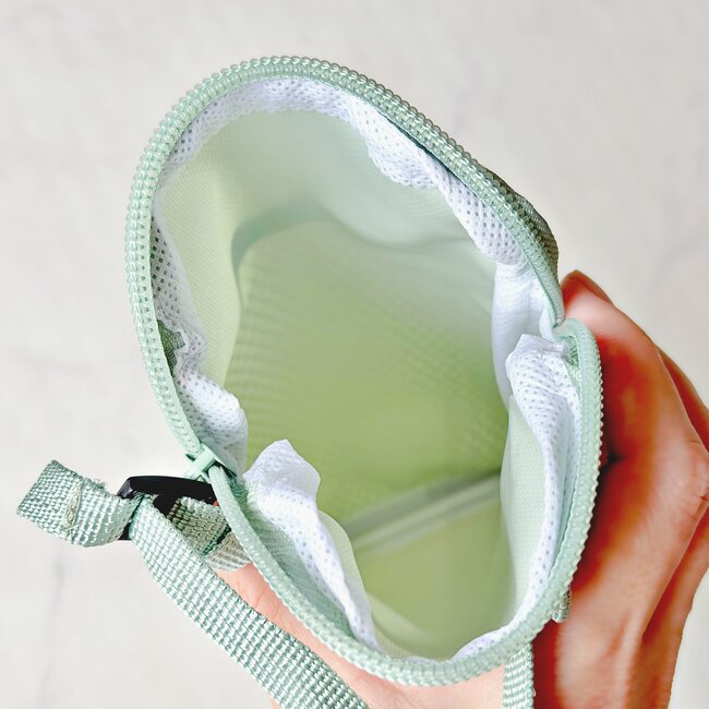 【セリア】お薬手帳がジャストフィット!スリムで軽い「ぺたんこショルダー」色違いで3つも買っちゃった!《購入レビュー》
