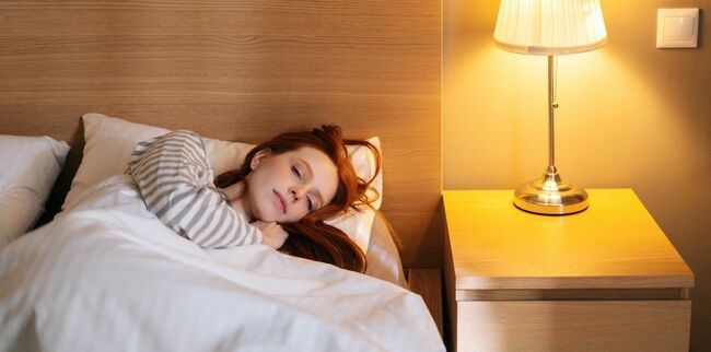 よく眠るためにすべき、シンプルなこと。寝室の灯り、温度、そしてもっとも重要なこととは?