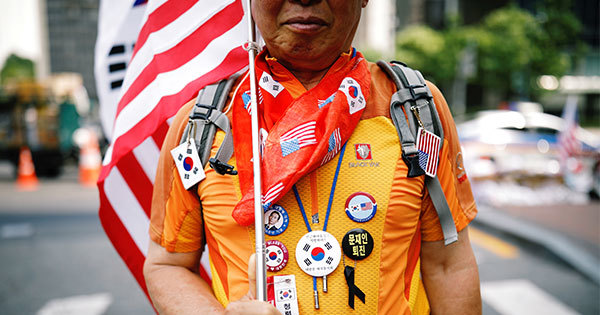 反北朝鮮・親米集会に参加する市民グループのメンバー 反北朝鮮・親米集会に参加する市民グループのメンバー