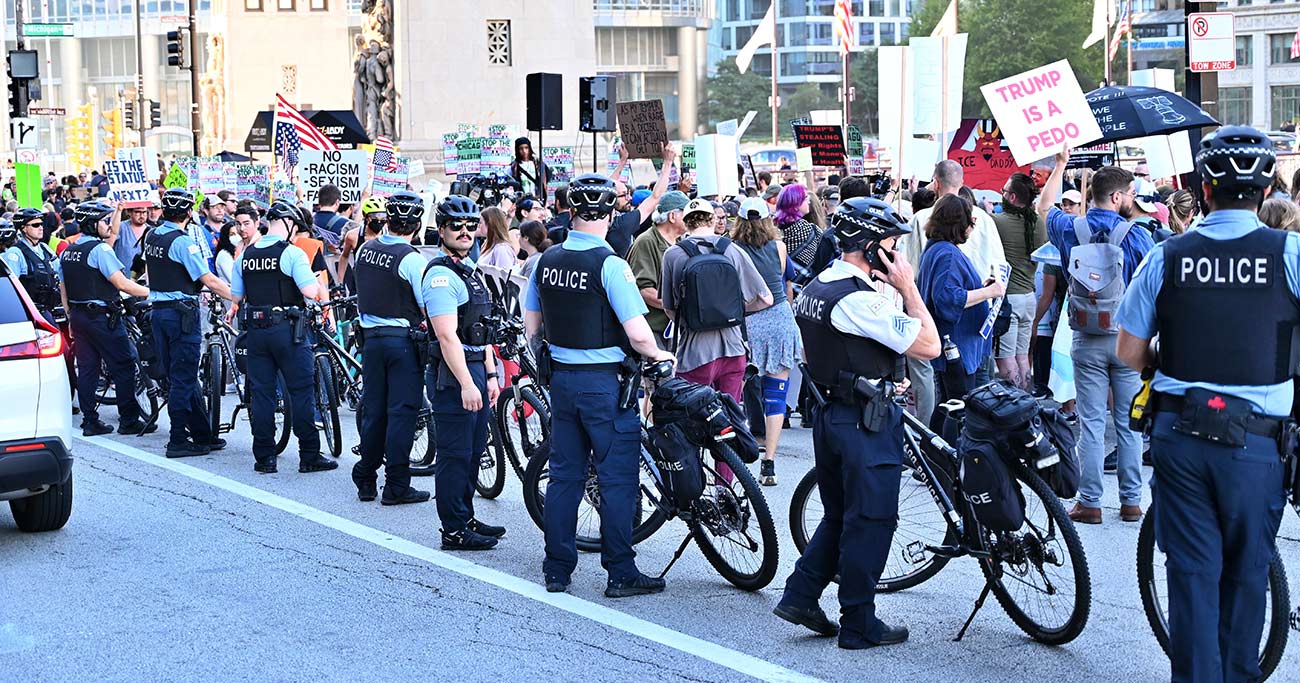 米州兵がシカゴ周辺に集結、州知事などが反発の声上げる
