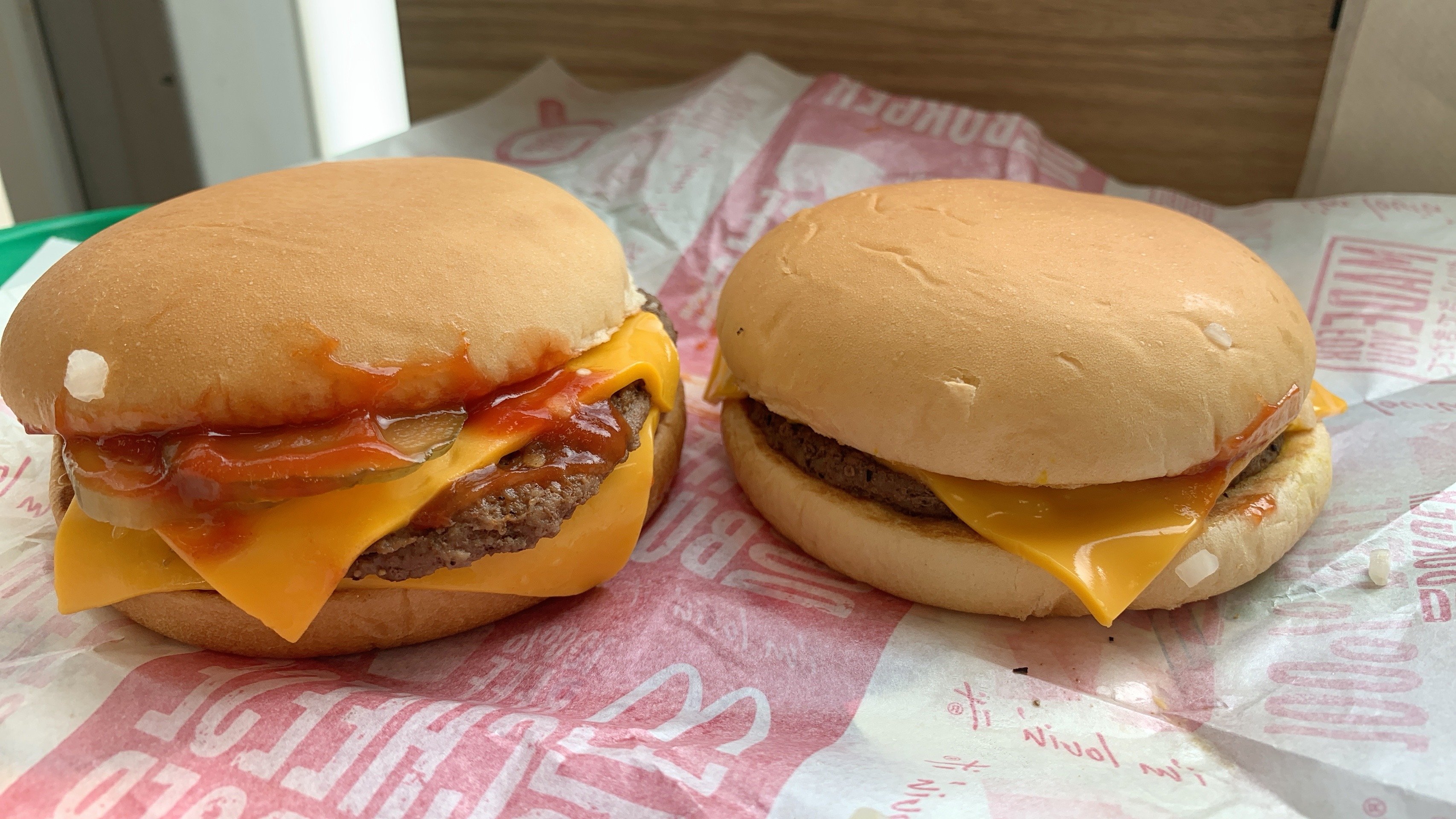 マックで「Wチーズバーガーを買う客」と「チーズバーガーを頼む客」の決定的な違い〈再配信〉