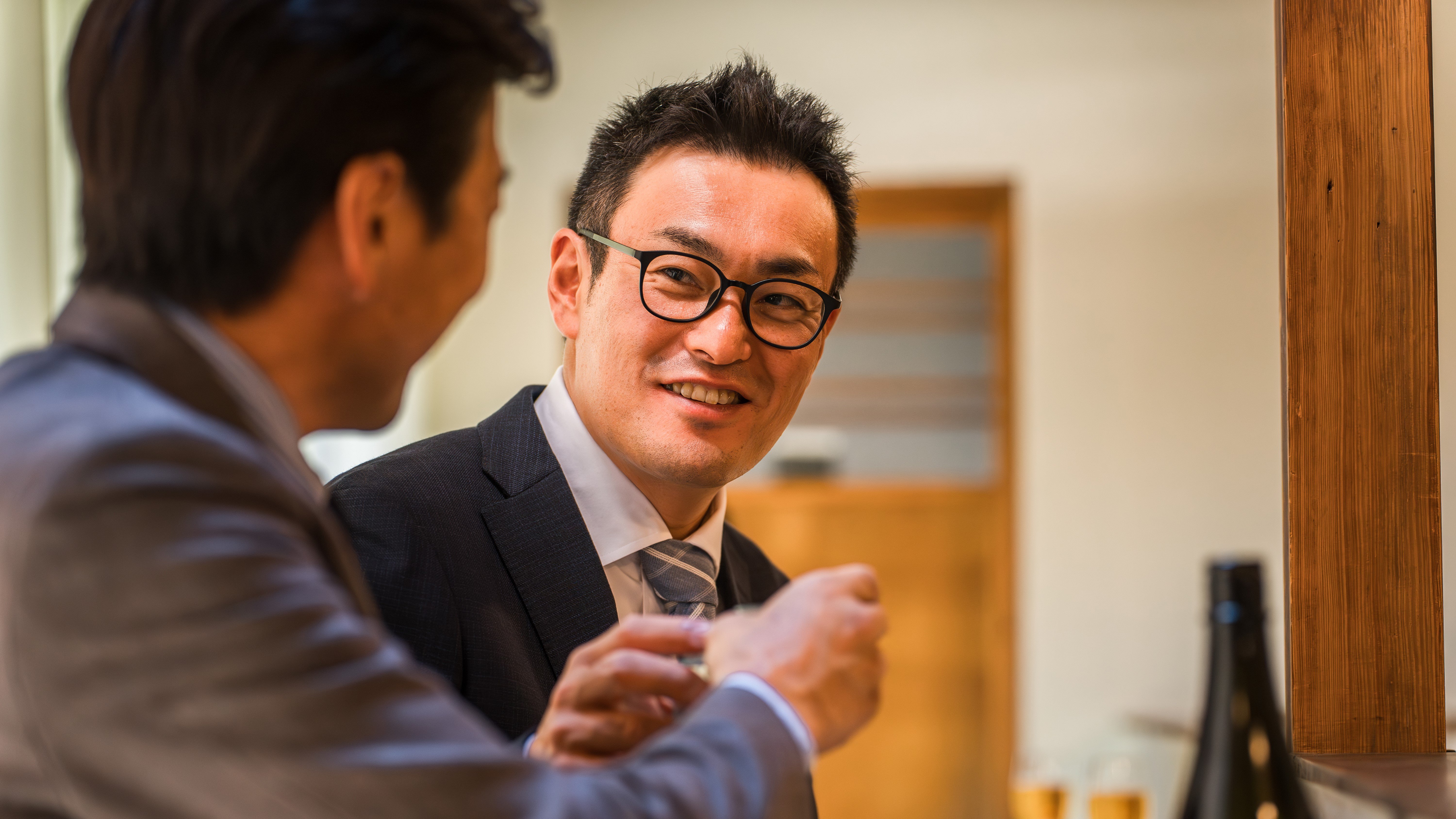 お酒が飲めないのに「飲み会で重宝される人」が心がけている“2つのこと”