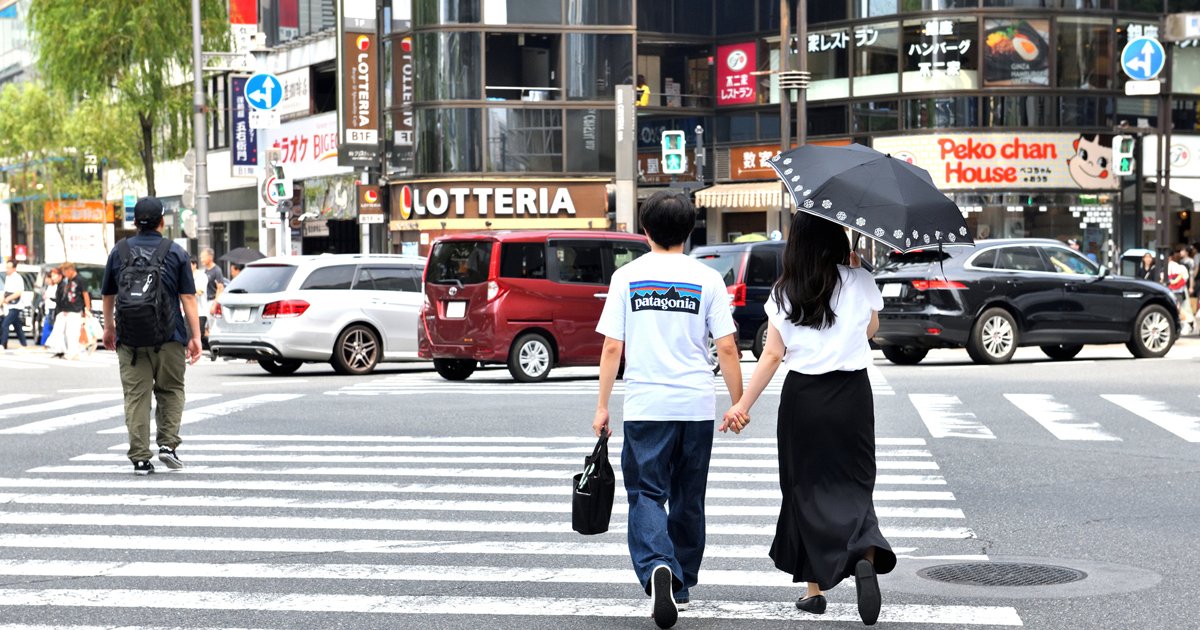 迷惑すぎる「横断歩道をふさぐクルマ」がカン違いしている〈信号機のルール〉
