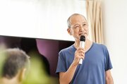 年上世代とのカラオケを乗り切るために覚えておきたい「選曲」の秘訣