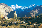 【パキスタン】フンザあんずの花と、そびえる山脈桃源郷を訪ねて