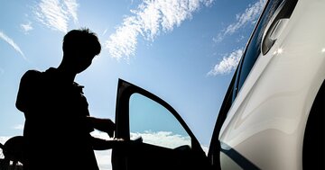 「最悪死にます…」猛暑の車中に絶対「置きっ放しNG」な毎日使っているものとは?