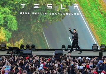 マスク氏のテスラ株売却額、累計で150億ドル突破